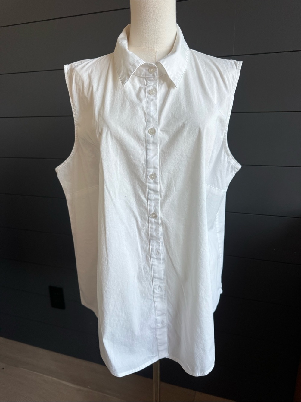 Fortune + Ivy Sleeveless White Button-Down Shirt with Classic Collar